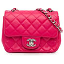 Rosafarbene Chanel Mini Square Classic Umhängetasche aus Lammleder mit einer Klappe