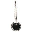 Schwarze, runde Clutch „CC“ aus gestepptem Lammleder von Chanel mit Umhängetasche aus Kette