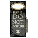 Schwarze Chanel „Do Not Disturb“-Minaudiere-Clutch mit Pailletten