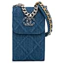 Suporte para telefone Chanel Denim 19 azul com bolsa de corrente