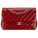 Bolsa de ombro Chanel Jumbo Classic vermelha com aba forrada de patente