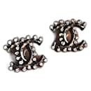 Paire de boucles d'oreilles siglées - Chanel