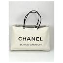Chanel Essential 31 Rue Cambon Slopping Tote aus weißem Leder