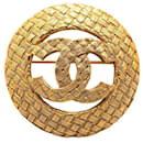 Broche médaillon Chanel CC Broche en métal en bon état