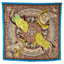 Sciarpa di tela Hermes Carre 90 Casques et Plummets in seta in buone condizioni - Hermès