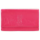 Yves Saint Laurent Belle du Jour Clutch aus Lackleder Clutch aus Leder 179248 in Sehr Gutem Zustand