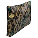 Clutch con Estampado de Camuflaje - Diane Von Furstenberg