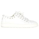 Stuart Weitzman Baskets Tillie ornées de fausses perles en cuir blanc