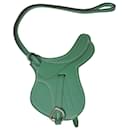 Ciondolo per borsa Hermes Paddock Selle Horse in pelle Swift verde "Vert Vertigo". - Hermès