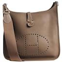 Bolso bandolera Evelyne PM Togo de piel marrón - Hermès