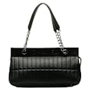 Borsa a tracolla in pelle Chanel Vertical Quilt LAX East West Bag in buone condizioni