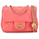 Rabat écrasé en cuir d'agneau classique mini carré rose Chanel