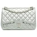 Chanel Silver Jumbo Classic Aba forrada de pele de cordeiro