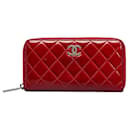 Cartera redonda con cremallera Chanel Brilliant Matelassé en piel de ternera esmaltada roja en muy buen estado