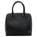 Louis Vuitton Pont Neuf Leather Handbag M52052 in good condition