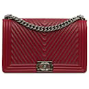 Chanel Rote große Chevron Boy Flap aus verziertem Kalbsleder