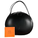 Loewe Leder runder Mini-Handtasche in gutem Zustand