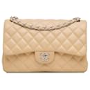 Borsa a tracolla con patta foderata classica in pelle di agnello Chanel Jumbo beige