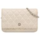 Carteira Chanel CC revestida de tweed bege em bolsa crossbody com corrente