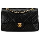 Sac à épaule Chanel Medium Classic en cuir d'agneau noir à double rabat