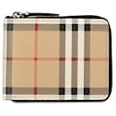 Carteira bifold em couro PVC Burberry Nova Check bege em muito bom estado