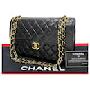 Chanel Medium Classic Double Flap Tasche aus Leder in sehr gutem Zustand