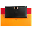Hermes Leather Bearn H Bifold Wallet Portefeuille long en cuir en bon état - Hermès
