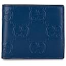 Portafoglio bifold blu Gucci con scritta GG in rilievo