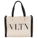 Borsa a mano VLTN in tela beige e pelle nera di Valentino Garavani