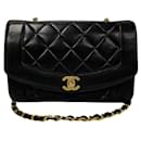 Sac à bandoulière Chanel Diana Flap en cuir en très bon état