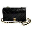 Bolso cruzado de cuero acolchado Chanel Mini CC en muy buen estado