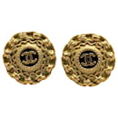 Pendientes de clip CC chapados en oro Chanel Gold