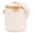 Petit sac Crown Box en cuir d'agneau matelassé blanc Chanel