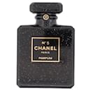 BROCHE CHANEL BOUTEILLE PARFUM NUMERO 5 RESINE NOIR BLACK RESIN BROOCH - Chanel