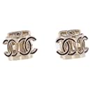 NEUF BOUCLES D'OREILLES CHANEL PUCES CUBE LOGO CC 3D EN METAL DORE EARRINGS - Chanel