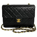 Bolso cruzado de cuero Chanel Classic Mini Square Single Flap en muy buen estado