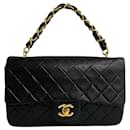 Bolso de mano Chanel CC Matelassé con solapa de cuero en muy buen estado