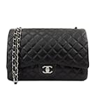 Chanel Black Maxi Classic Lammfell gefütterte Klappe