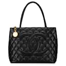 Borsa a medaglione con caviale nero Chanel