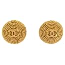 VINTAGE BOUCLES D'OREILLES CHANEL 1995 LOGO CC EN METAL DORE GOLDEN EARRINGS - Chanel