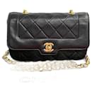 Bolsa transversal Chanel Diana Flap de couro em muito bom estado