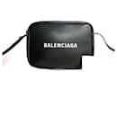 Sac à bandoulière en cuir Balenciaga Everyday Camera Bag S 489812 en excellent état