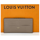 Louis Vuitton 8 Kreditkarteneinsatz Beige Empreinte Leder Geldbörse von Felicie