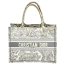 CHRISTIAN DIOR Sac Tote Medium Dior Book Gris Brodé - Christian Dior