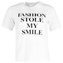 Camiseta de algodão branco com o slogan "Victoria Beckham Fashion Roubou Meu Sorriso"