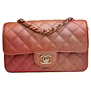 Sac à bandoulière rectangulaire à rabat simple en cuir d'agneau rose Chanel Mini Classic