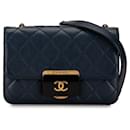 Blue Chanel Mini Schultertasche aus Lammleder mit Beauty Lock Verschluss