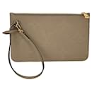 LOUIS VUITTON Pochette de cuero beige cruzada de NEVERFULL - Louis Vuitton