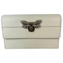 Porte-monnaie Gucci Queen Margaret Bee sur chaîne Clutch Mystic White