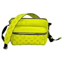 Bolso Messenger Outdoor Taigarama Amarillo LOUIS VUITTON - Louis Vuitton